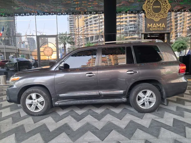 Car image 8