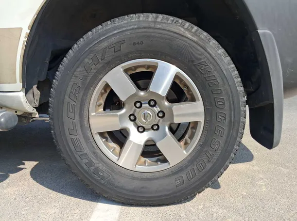 Car image 9