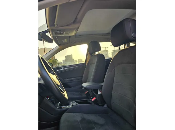 Car image 33