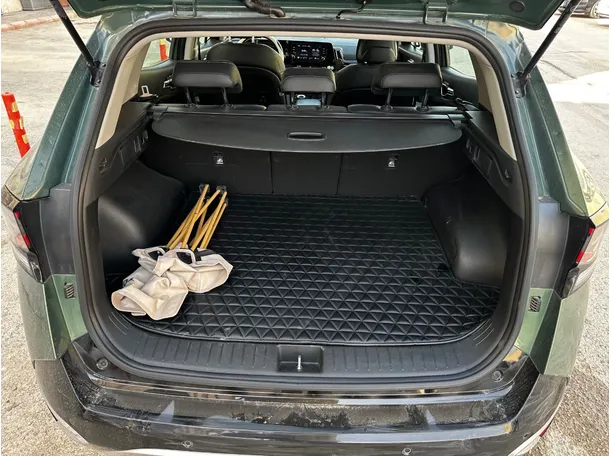 Car image 24