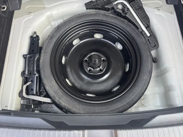Car image 21