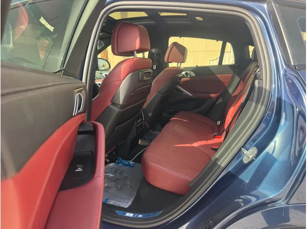 Car image 13