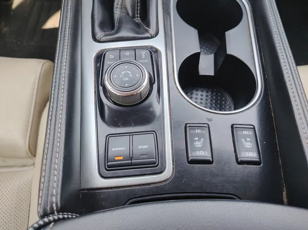 Car image 19