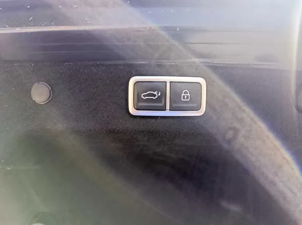 Car image 33