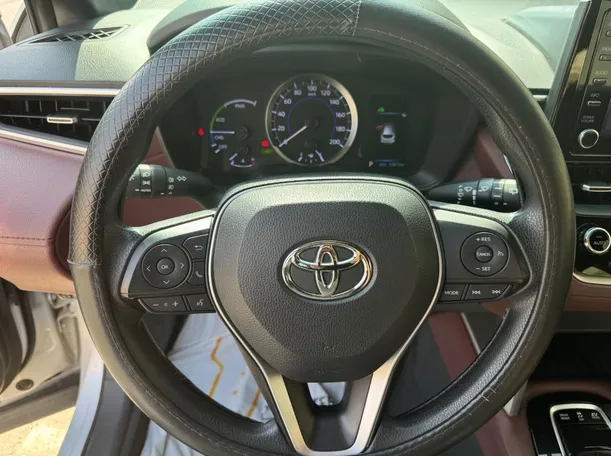 Car image 16