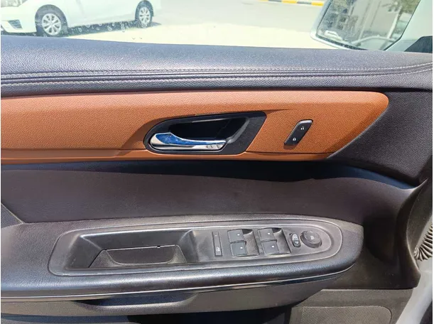 Car image 27