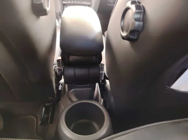 Car image 27