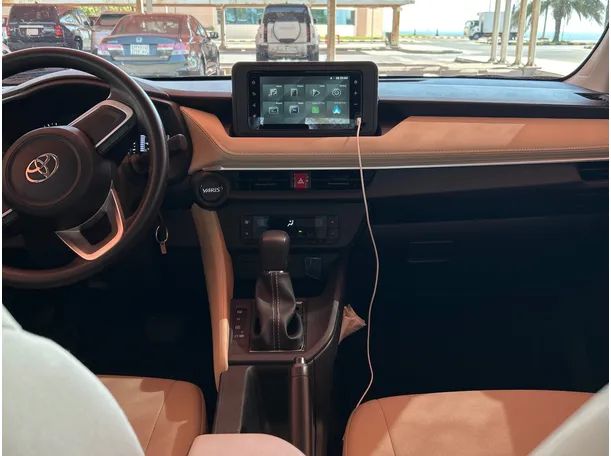 Car image 7