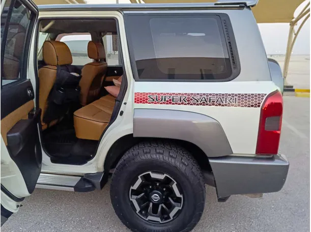 Car image 16
