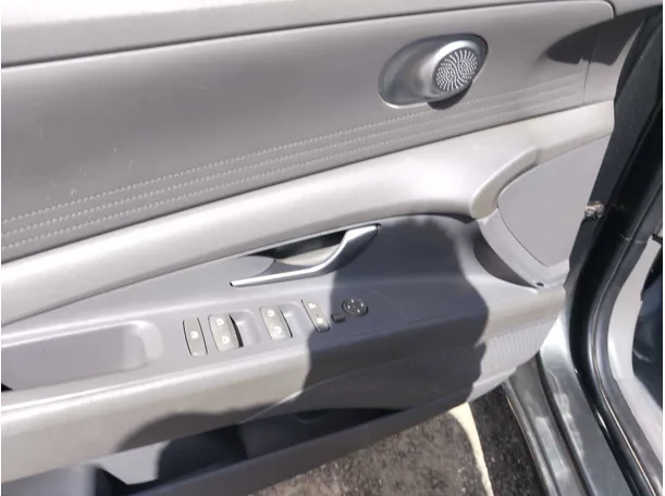 Car image 38