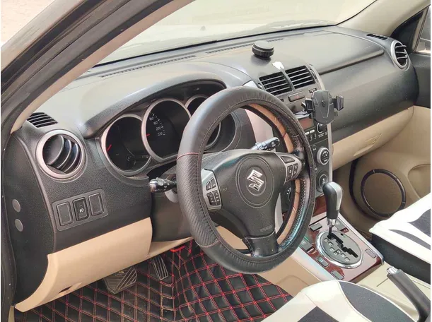 Car image 13