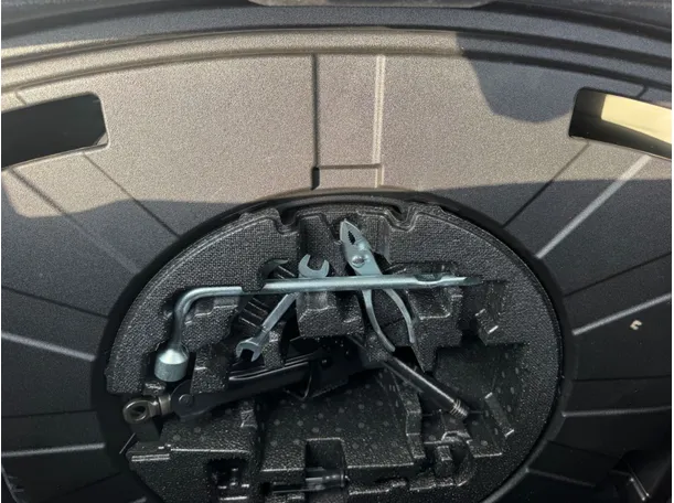 Car image 20