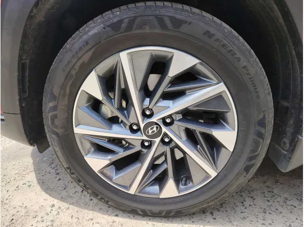 Car image 10