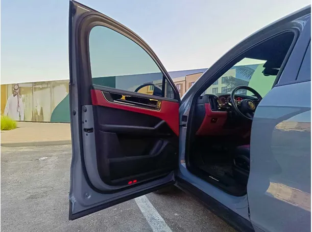 Car image 13