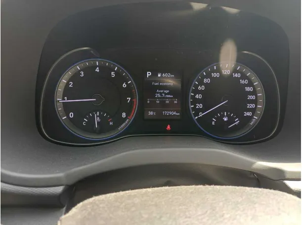 Car image 12