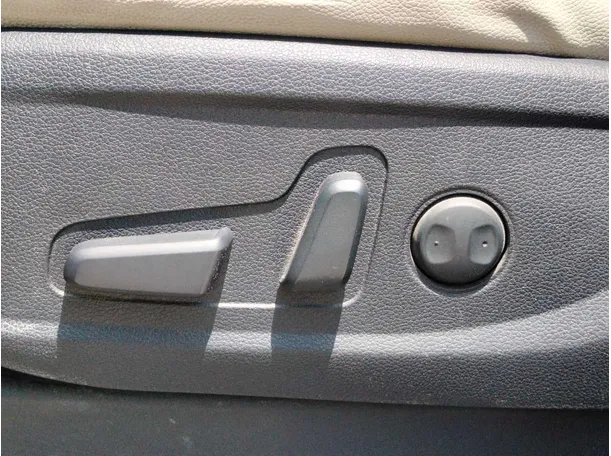 Car image 34
