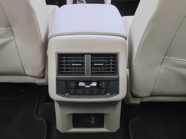 Car image 36