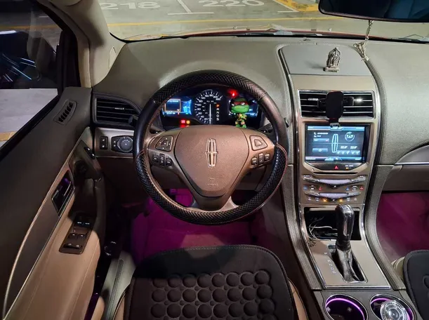 Car image 14