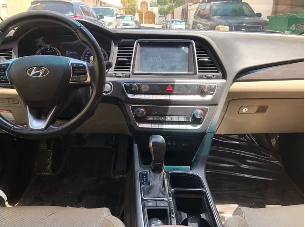 Car image 17
