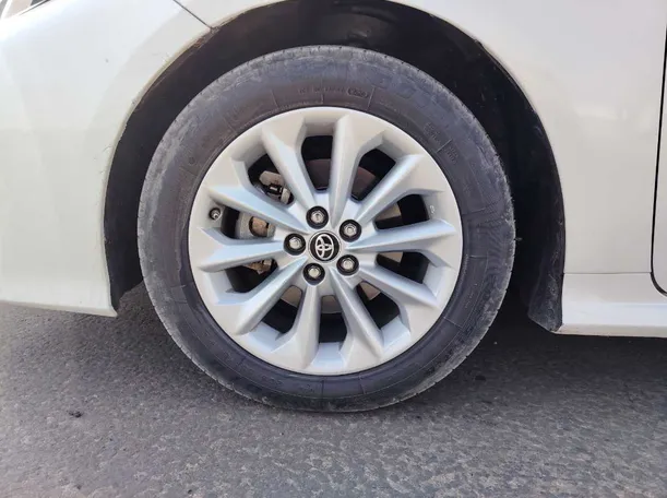 Car image 10