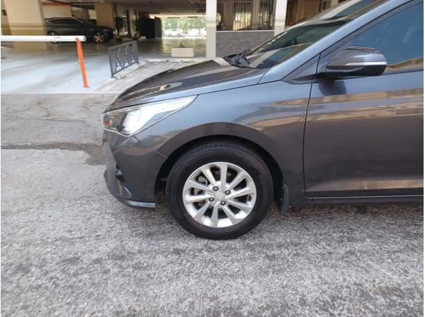 Car image 9