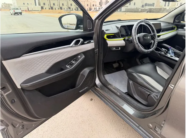 Car image 11