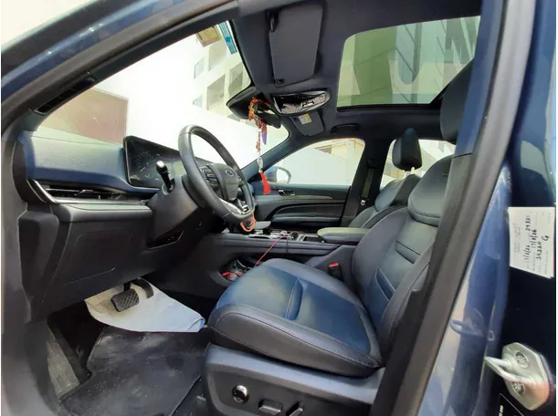Car image 10