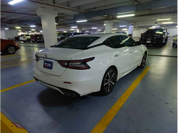 Car image 5