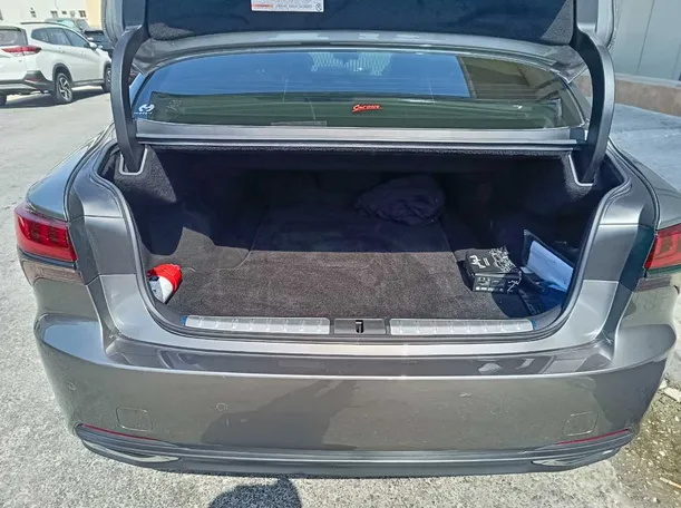 Car image 43