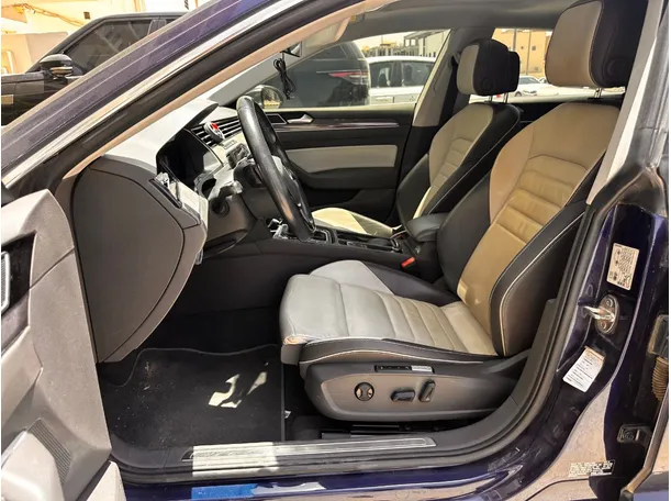 Car image 12