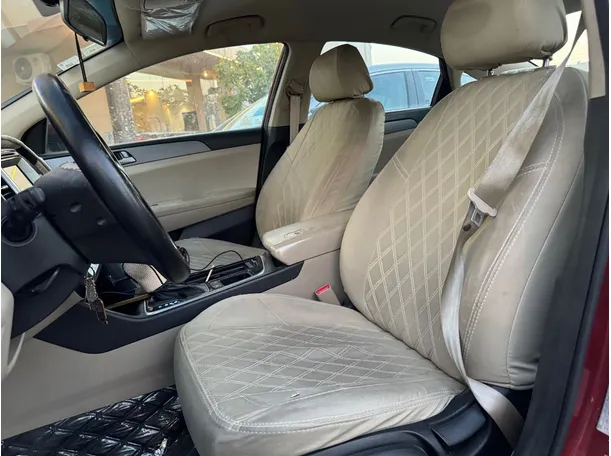 Car image 9