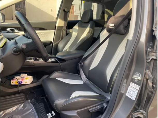 Car image 11