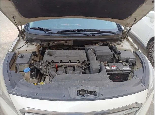 Car image 19