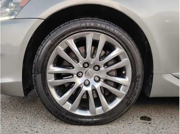 Car image 10