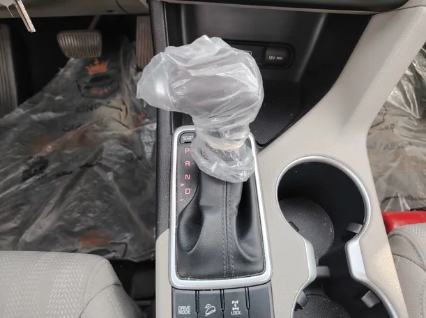 Car image 18