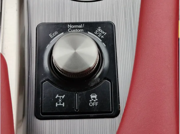 Car image 19