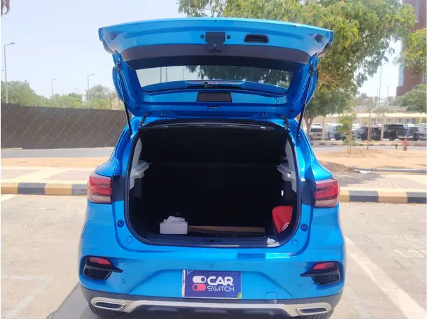 Car image 19