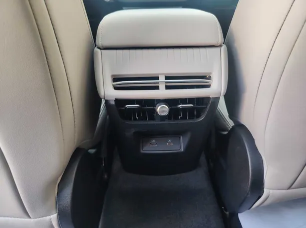Car image 28