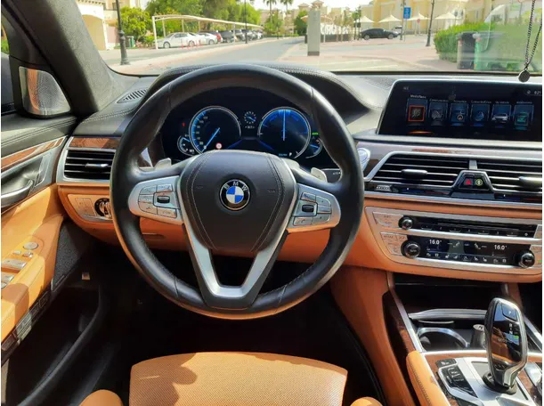 Car image 17