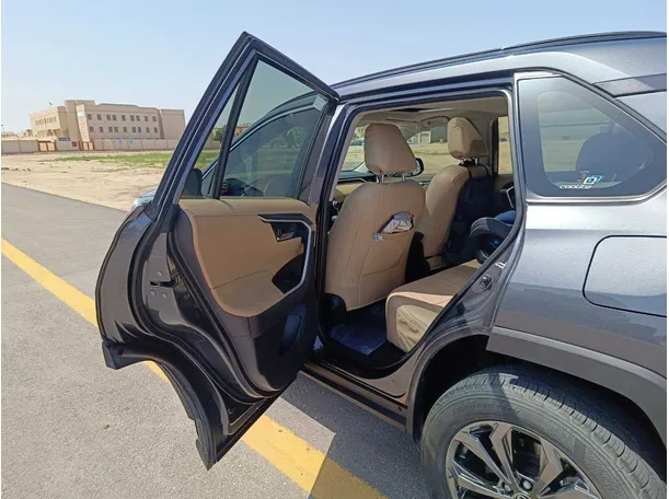 Car image 16