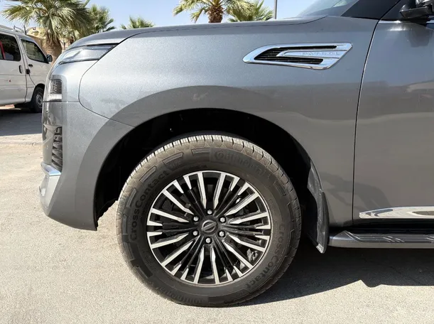 Car image 9