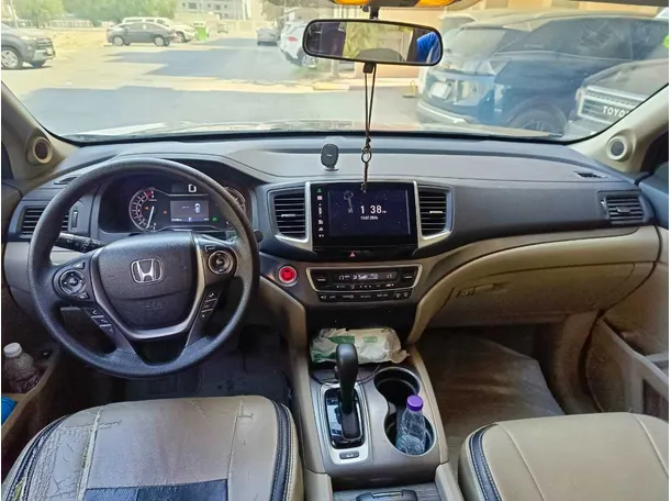Car image 18