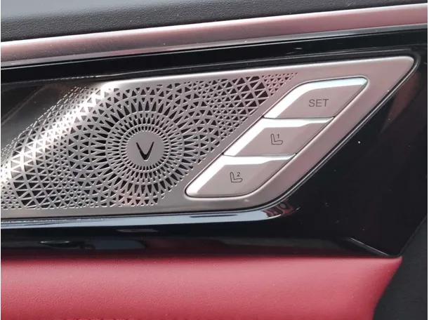 Car image 28