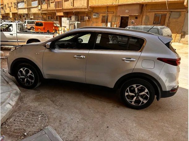 Car image 8