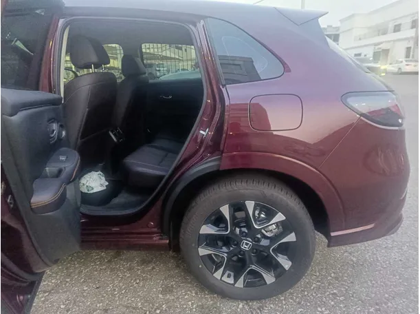 Car image 17