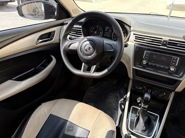 Car image 18