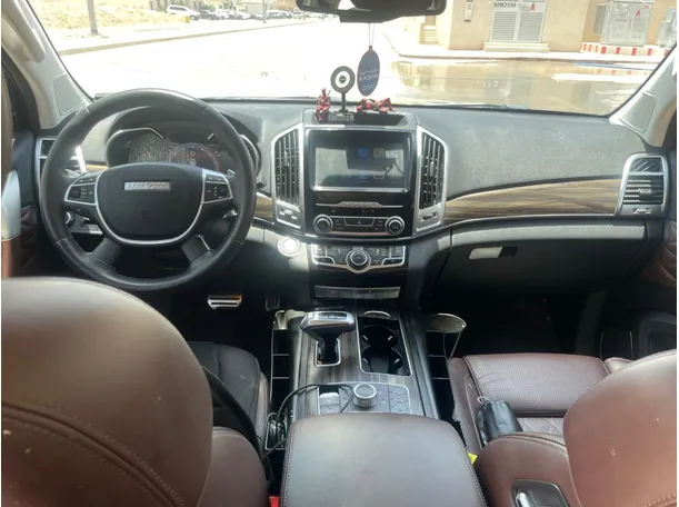 Car image 19