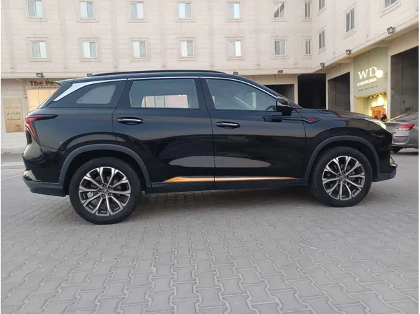 Car image 4