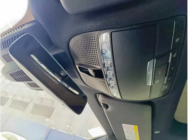 Car image 32