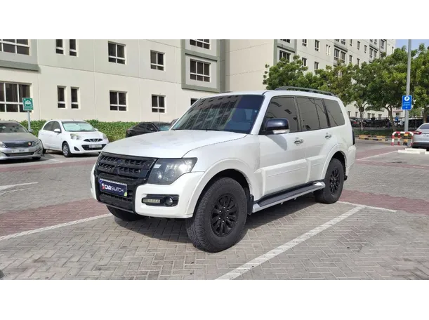 2015 Mitsubishi Pajero in Dubai